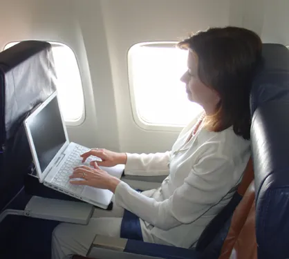 Szörfözés az égen, hogy az internet működik a repülőgép fedélzetén