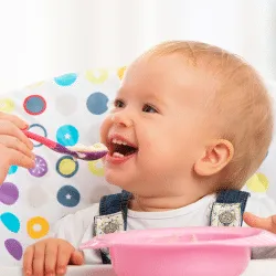 Evőeszközök csecsemőknek, hogyan kell kiválasztani az ételek és hogyan neki