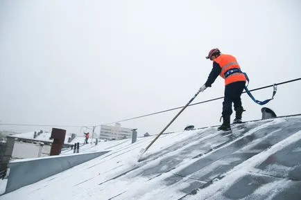 Tisztítása hó tetők eltávolítása jég, jég és jég fotó takarítás, hóeltakarítás