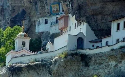 Успение Богородично Пещера манастир (Bakhchisarai)