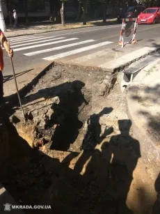 В центъра на Николаев ремонт дъждовна канализация и да зададете първата тава dozhdepriemny