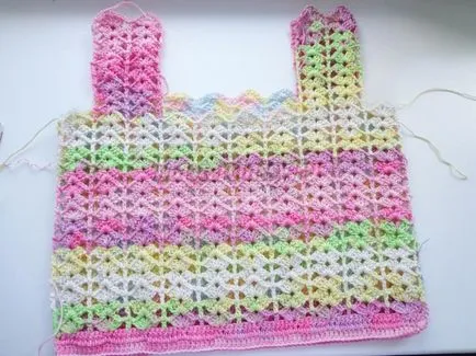 Плетена жилетка на една кука за момичета