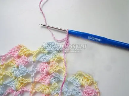 Плетена жилетка на една кука за момичета