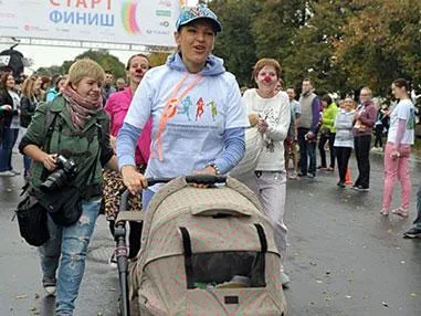 Miért Bledans mindenhol magával rántja a szegény fiú