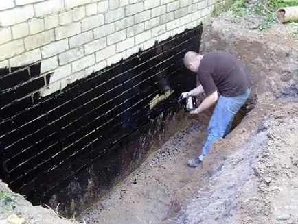 pivniță Earthen cu mâinile lor