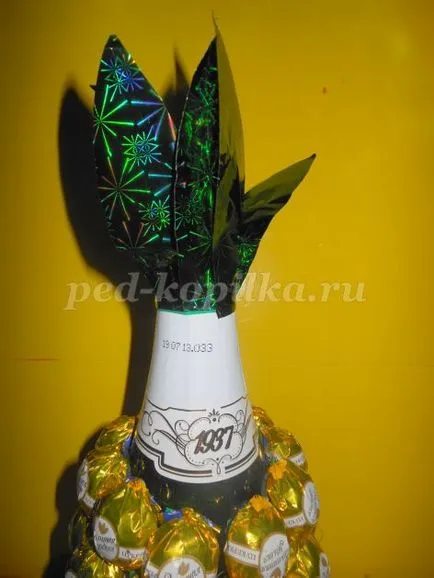Ambalaj pentru șampanie de bomboane în formă de ananas