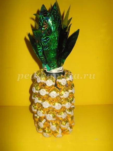 Ambalaj pentru șampanie de bomboane în formă de ananas