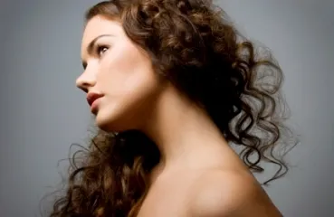 10 полезни съвета за къдрава коса! Грижа Салон за красота Aurum
