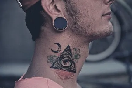 25 Az elegáns tetoválás a nyakán - tetoválás