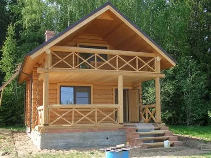 Balcon într-o casă de lemn, cu propriile sale mâini (foto)