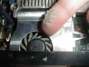 Почистване MSI лаптоп от прах