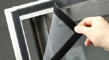 Telepítse szúnyoghálós műanyag ablak kezével