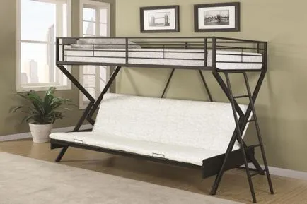 Emeletes ágy kihúzható földszinten és fotómodell