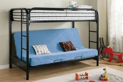 camera pat supraetajat cu o canapea la parter și model de fotografie