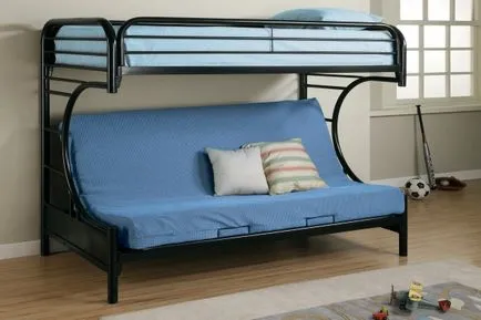 camera pat supraetajat cu o canapea la parter și model de fotografie