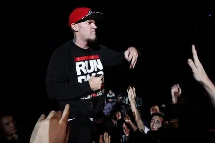 Fred Durst forgalmazott fan kapucnis Run DMC