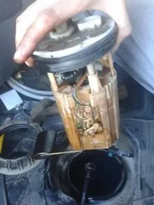 Instrucțiuni pentru înlocuirea filtrului și grila de pe pompa de combustibil hyundai accent, hyundai în limba rusă