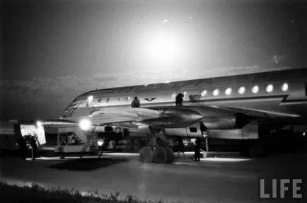 Историята на първия съветски реактивен пътнически самолет Ту-104 - Новини в снимки