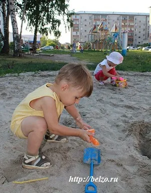 Hogyan kellene a gyerekeket, hogy ne viselkedjenek a homokozóban, a gyermekek fejlesszék magukat