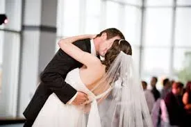 Ce tineri casatoriti de dans alege pentru nunta, secretul frumuseții