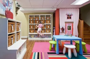 Hogyan felszerelni egy világos és érdekes játékszoba a baba a pincében
