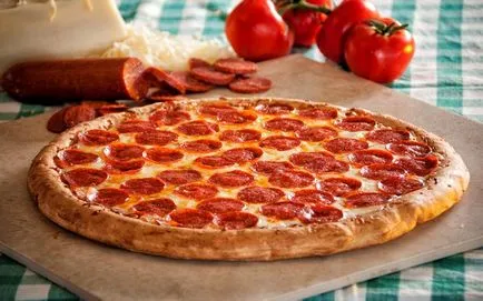 Hogyan készítsünk Pizza „Pepperoni” recept főzés otthon