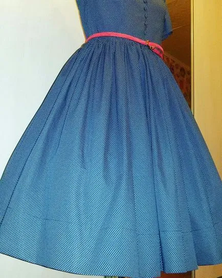 Модела рокля в стила на Ню лък кутия за бижута