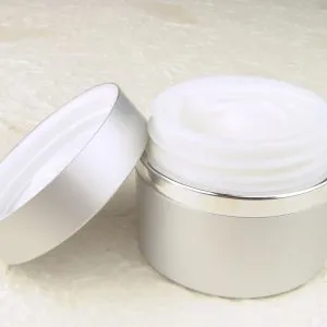 Crema ridurilor faciale de 30 de ani, bezmorshchin