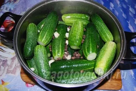 Sós uborka forró módon, egy egyszerű recept