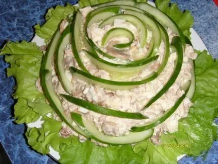 Salata de alimente delicioase cu brânză topită