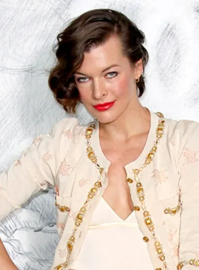 Milla Jovovich és az ő frizura félhosszú haj képek Fotó hajvágásra és frizura