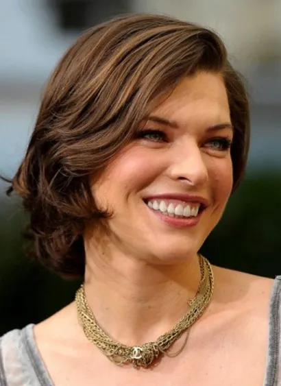 Milla Jovovich și coafura ei pe par de lungime medie tunsori imagini foto și coafuri