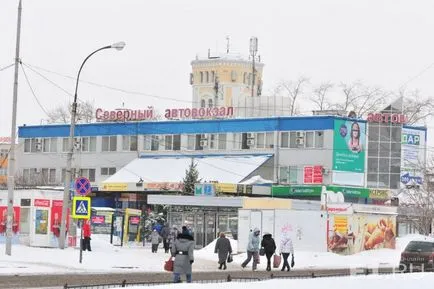 La terminalul de autobuz de Nord pentru adoratorii rula autobuze gratuite de transfer la feminin Central Urali