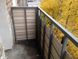 Astereală balcon cu privire la modul de depunere a unei trapezoidală