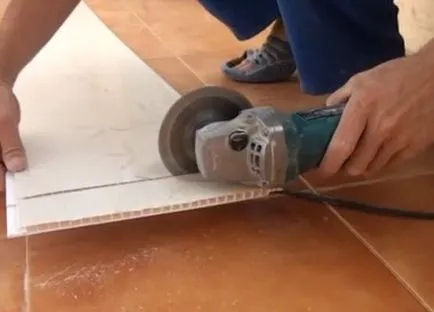 A falakat díszítő műanyag PVC panelek jelenti a ragasztás, javítás saját kezét