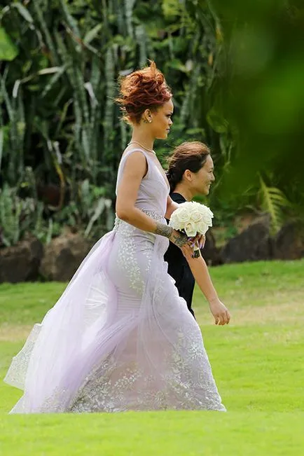 Koszorúslányok Rihanna részt vesz az esküvő segédje, hello! Oroszország