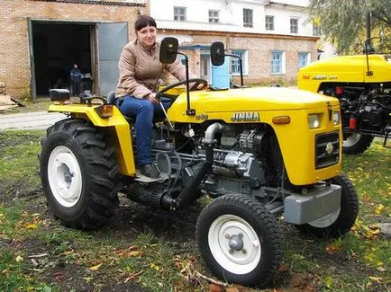 Bálázó microtractor - roll vagy bála fotók, videók saját kezűleg