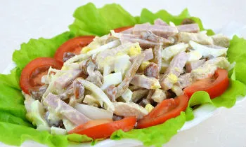 reteta salata pentru barbati cu carne de pui, șuncă, brânză și roșii - Salata cu carne de pui 1001 alimente