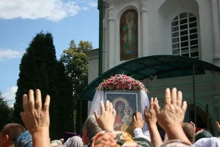 Szent Chudotvortsa Nikolaya a vizekben - Gustynsky ikonja az Istenanya