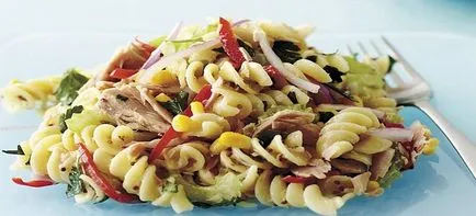 Saláta tészta - olasz receptek sonka, tonhal, csirke és a paradicsom