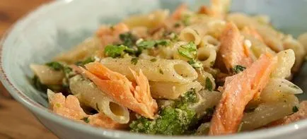 Saláta tészta - olasz receptek sonka, tonhal, csirke és a paradicsom