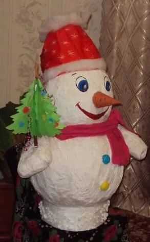 Snowman realizate din papier-mache cu mâinile lor, cum să facă o clasă de master, tehnica de bumbac pastă de hârtie maleabilă