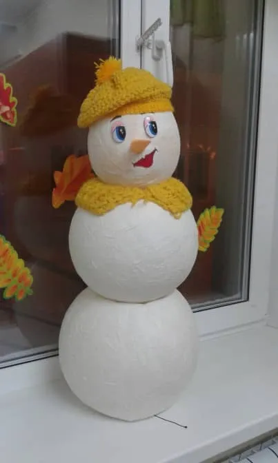 Snowman realizate din papier-mache cu mâinile lor, cum să facă o clasă de master, tehnica de bumbac pastă de hârtie maleabilă