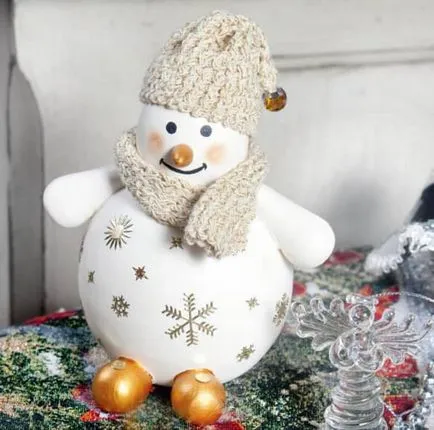 Snowman realizate din papier-mache cu mâinile lor, cum să facă o clasă de master, tehnica de bumbac pastă de hârtie maleabilă