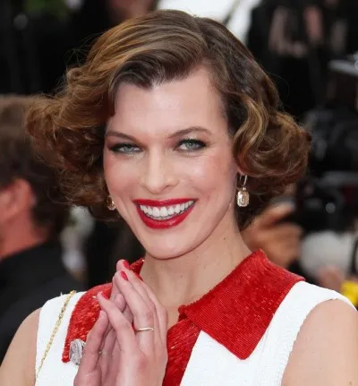 Közepes frizura Milla Jovovich fotó lehetőségek