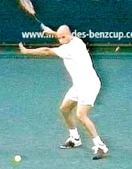 Forehand în tenis în cazul în care începe executarea acestuia