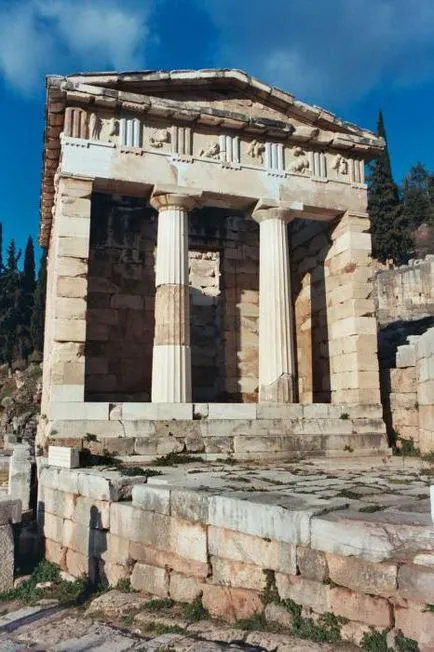 древен храм