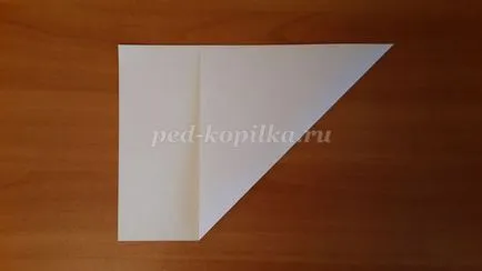 Dove на мира в изкуството на оригами на етапи