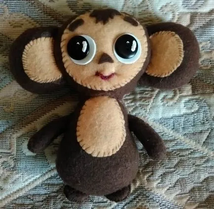 Jucărie Cheburashka de tesatura simțit, mâini pricepute