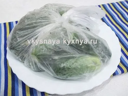 Hogyan lehet gyorsan főzni sós uborkát zsák (zacskó), a recept egy fotót